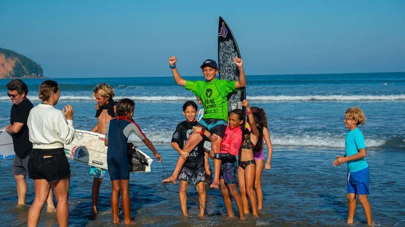 Kailani Rennó e Carol Bastides vencem a primeira etapa do Hang Loose Surf Attack, em São Sebastião