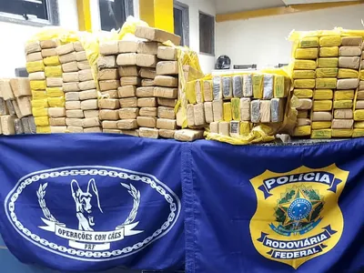Polícia Rodoviária Federal apreende 200 quilos de maconha, em Itatiaia