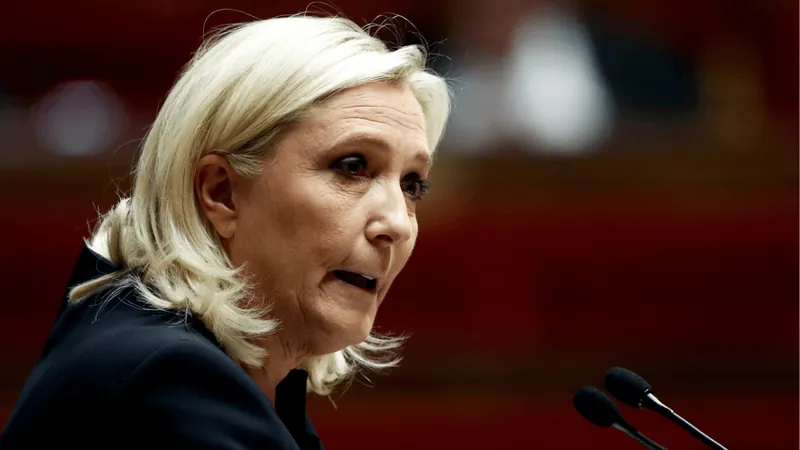 Partido de Le Pen lidera intenções de voto nas eleições legislativas da França