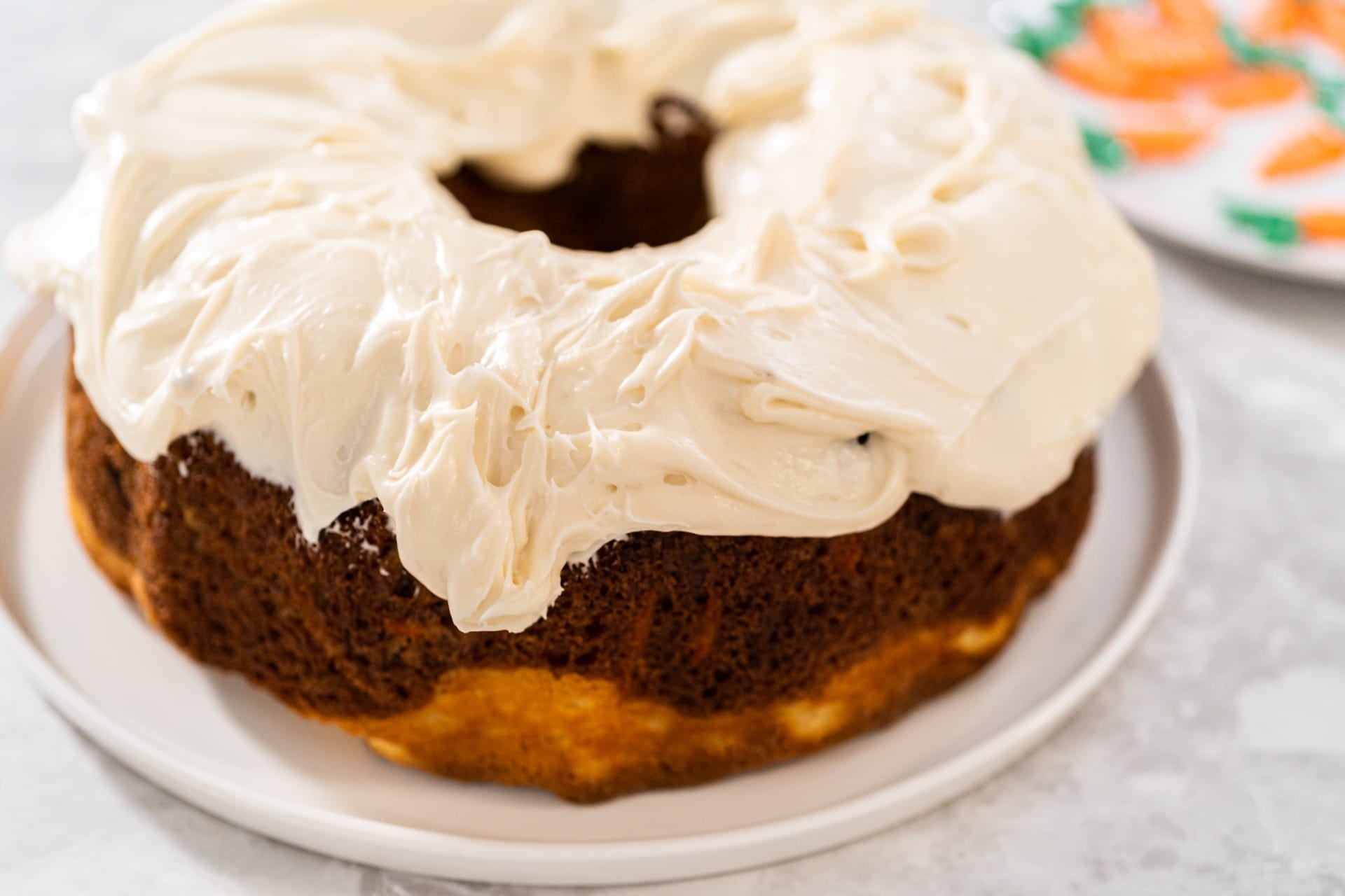 Bolo de cenoura fofíssimo com cobertura de mascarpone