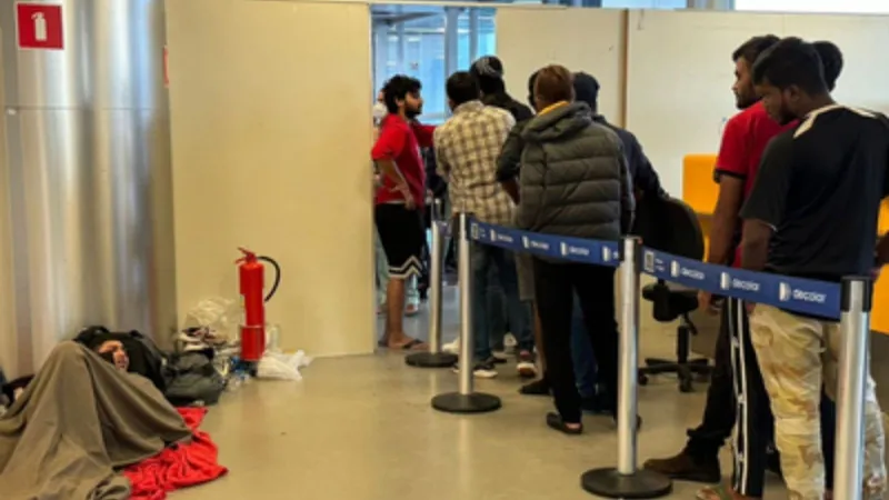 Quase 400 imigrantes tentam registrar pedido de refúgio no Aeroporto de Guarulhos