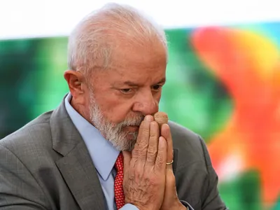 Lula critica e afirma que presidente do BC é 'adversário político'