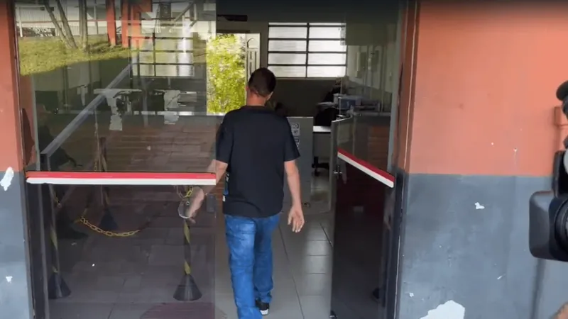 Homem acusado de agredir estudante de 14 anos em frente a escola se entrega à polícia em Limeira