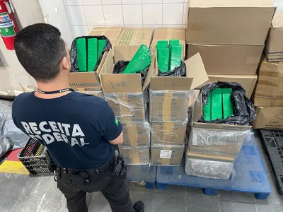 Receita Federal encontra mais de 270 kg de maconha em transportadora no Rio