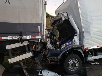 Motorista fica gravemente ferido em acidente envolvendo dois caminhões em Jaguariúna