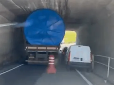 Caminhão trava em túnel e causa congestionamento em Taubaté