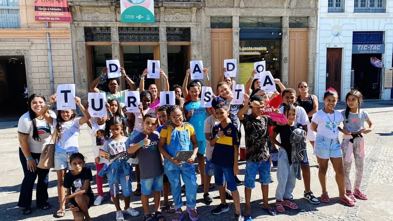 Prefeitura promove tour cultural pelo centro do Rio a moradores de comunidade