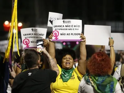Pelo menos 6 capitais registram protestos contra PL que equipara aborto a homicídio