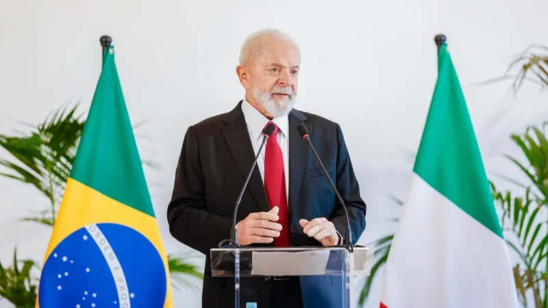 Lula sanciona "taxa das blusinhas" para compras de até US$ 50