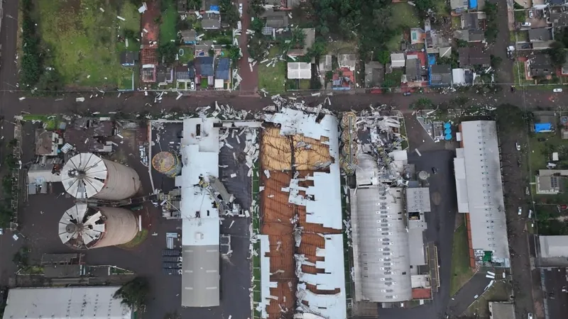 Microexplosão provoca estrago em 1200 casas em cidade no Rio Grande do Sul