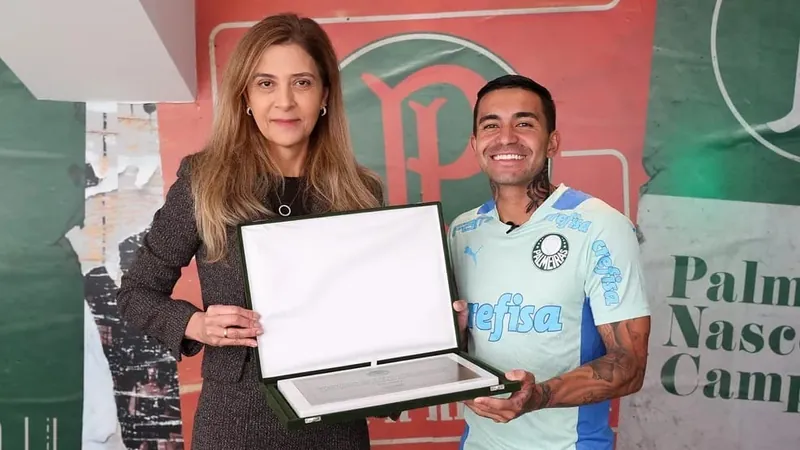 Leila vê fim de ciclo de Dudu no Palmeiras: "Ele quem pediu pra sair"