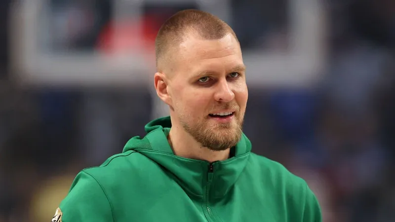 Finais da NBA: técnico dos Celtics confirma Porzingis sem restrição de minutos em quadra no Jogo 5