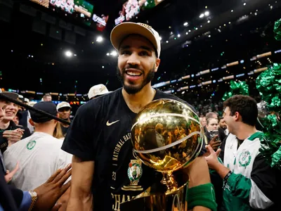 Estrela dos Celtics, Jayson Tatum conquista título da NBA mais novo do que LeBron James e Michael Jordan