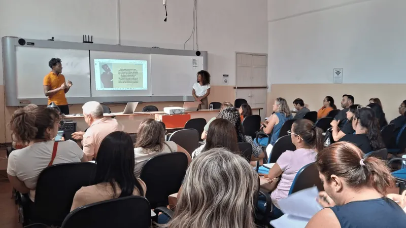 Gestores da rede municipal participam de palestra antirracista