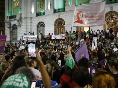 'PL do aborto': Maioria dos brasileiros é contra projeto, diz estudo