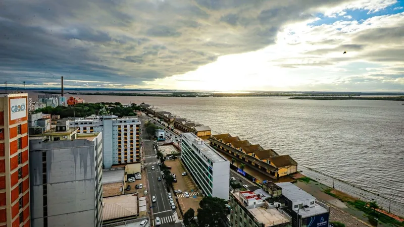 Nível do Guaíba volta a subir e ultrapassa cota de alerta em Porto Alegre