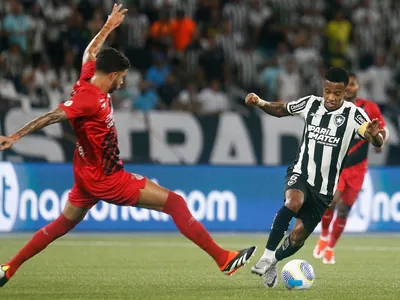 Botafogo marca no último lance e arranca empate com Athletico; veja os gols