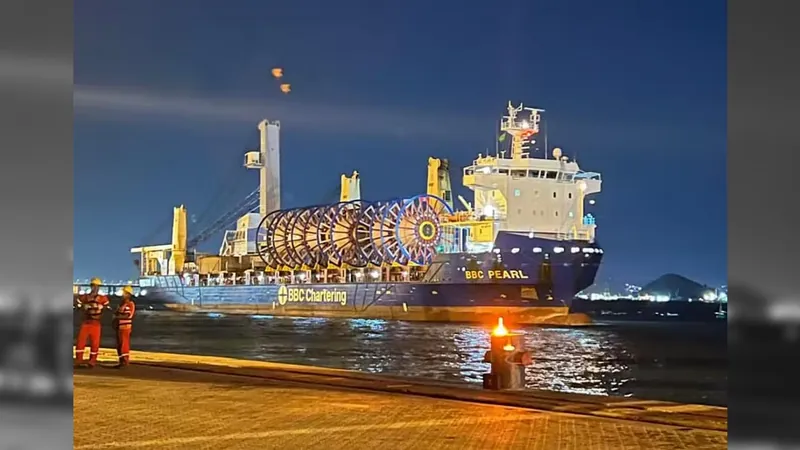 Tonelada de urânio é transportada do Porto do Rio para Resende