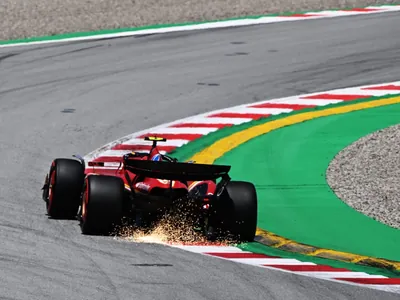 Piloto da casa, Carlos Sainz lidera o terceiro treino livre para o GP da Espanha