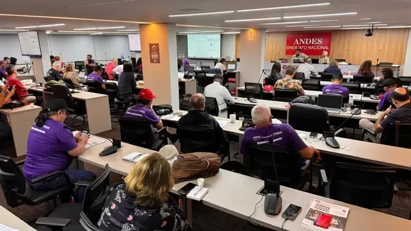 Professores do ensino superior decidem pelo fim da greve