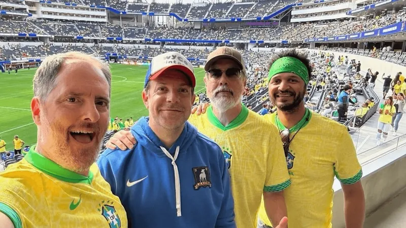 Jason Sudeikis, ator da série 'Ted Lasso', vai a jogo do Brasil na Copa América