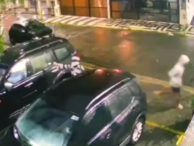 Vídeo: bandidos atiram contra idosa em carro blindado durante assalto em SP