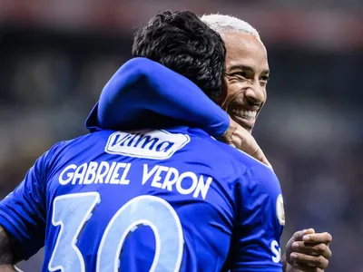 Cruzeiro vence o Athletico e cola no G4; assista aos gols