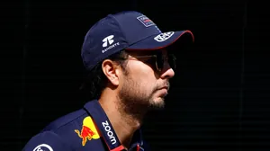Campeão da F1 se surpreende com baixo desempenho de Pérez: "Difícil compreender"