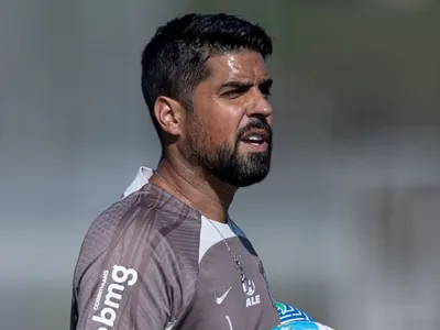 Neto reprova possível demissão de António Oliveira no Corinthians