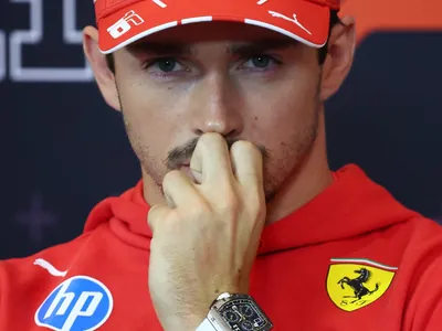 Leclerc minimiza polêmica com Sainz: "O problema parece maior de fora"