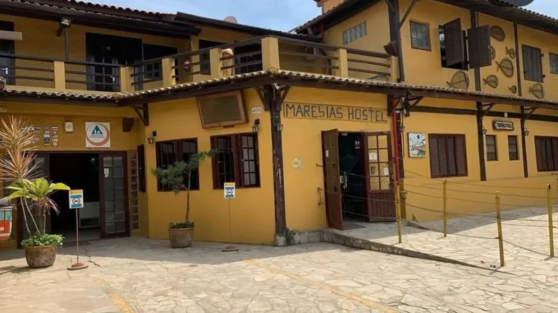 Conheça Maresias com o Hostel que tem 20 anos de praia