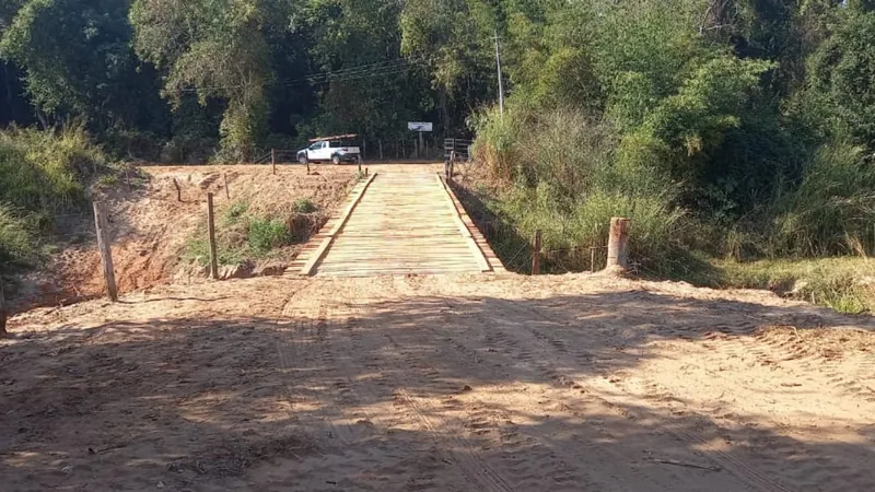 Reconstruída a ponte de madeira no bairro Gramado em Prudente