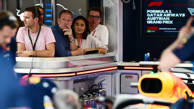 Marko revela origem de clima bélico entre chefe da Red Bull e pai de Verstappen