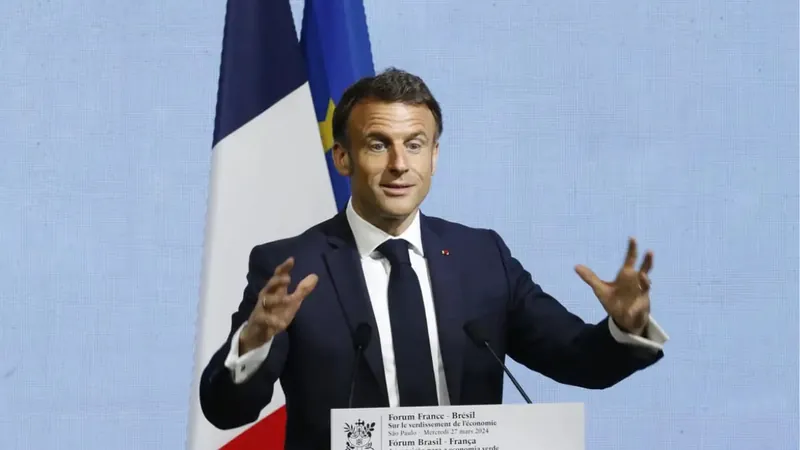 França realiza eleições legislativas, com favoritismo da extrema direita
