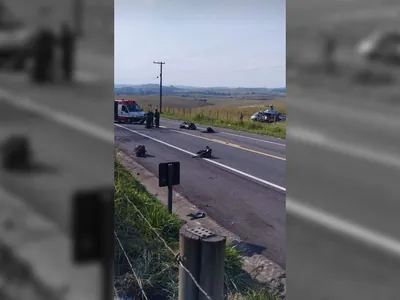 Dois homens morrem após colisão entre motocicletas