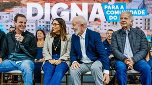 Lula e Paes entregam apartamentos populares em Santa Cruz