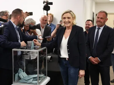 Extrema-direita deve vencer eleições na França, mas sem maioria para governar