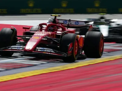 Sainz aprova choque de Verstappen e Norris: "bons dias para a F1"