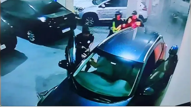 Casal tem carro roubado duas vezes em dois meses em entrada de prédio na Tijuca