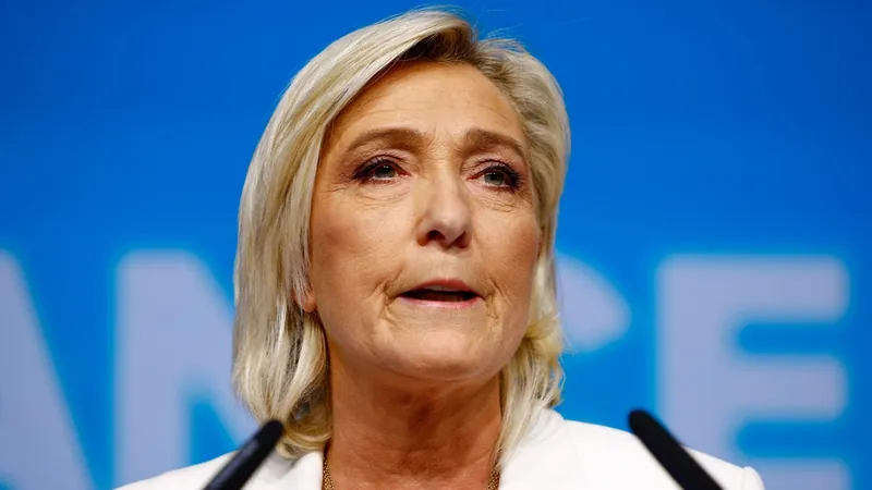 Ministério Público francês pede prisão e inelegibilidade de Marine Le Pen, da extrema-direita