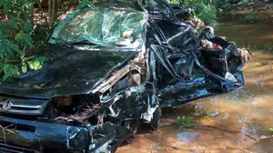 Motorista morre após carro cair dentro de um rio em Jales