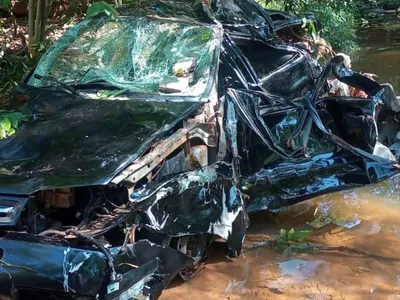 Motorista morre após carro cair dentro de um rio em Jales
