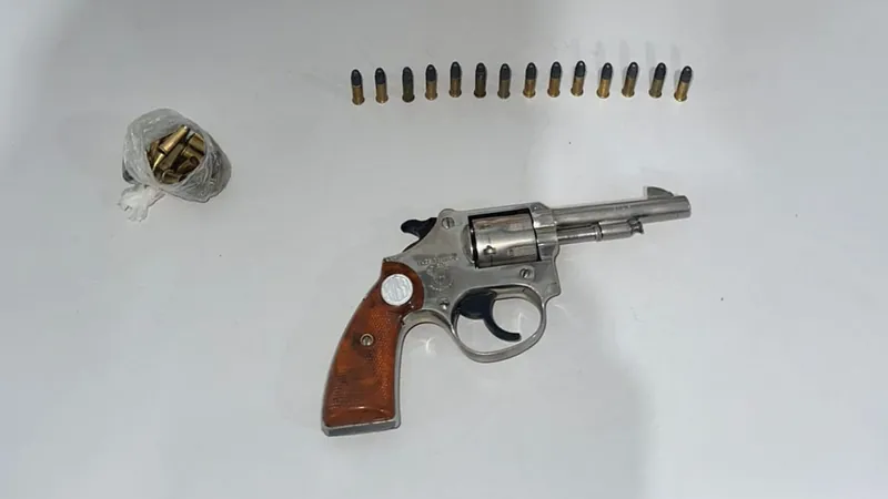 Polícia prende homem por posse ilegal de arma de fogo em Jaú