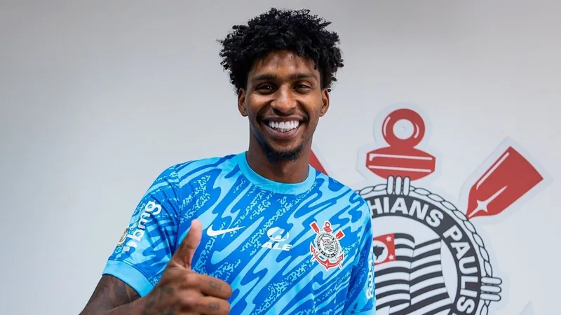 Corinthians anuncia a contratação do goleiro Hugo Souza, do Flamengo