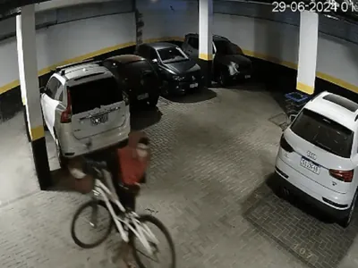 Criminosos furtam três biciclestas em menos de 10 minutos dentro de prédio no RJ