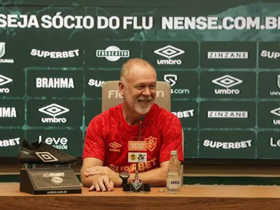 Mano Menezes é apresentado no Fluminense: "Elenco muito qualificado"