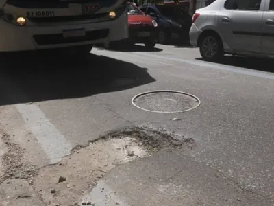Motoristas reclamam de problemas no asfalto da cidade do Rio