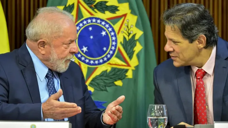 Governo discute maneiras para controlar a alta do dólar no Brasil