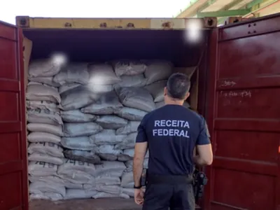 Receita Federal encontra 882 kg de cocaína em carga de açúcar no Porto de Santos