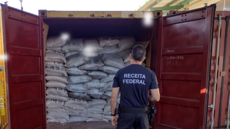 Receita Federal encontra 882 kg de cocaína em carga de açúcar no Porto de Santos